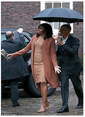  Couple Obama avec Parapluie 